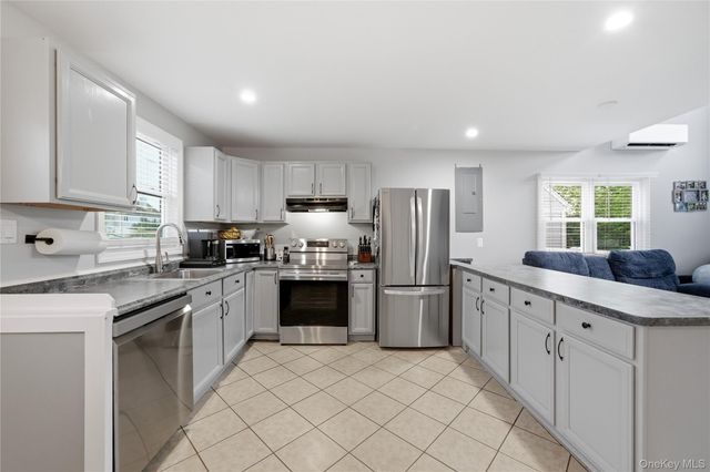 24 Peters Drive, Shirley, NY 11967