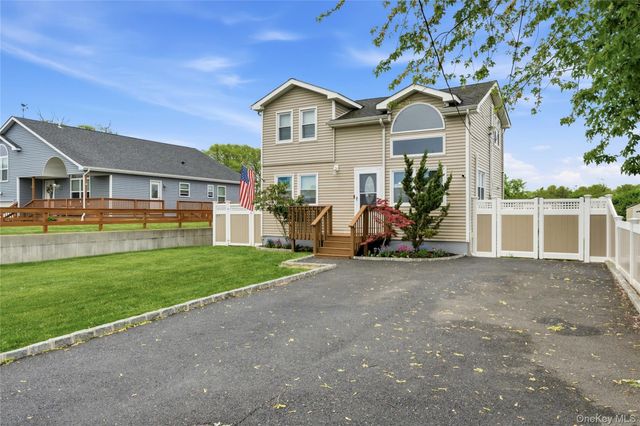 24 Peters Drive, Shirley, NY 11967