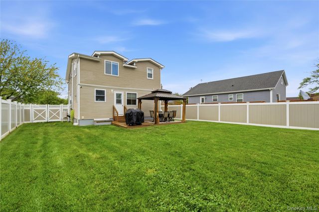 24 Peters Drive, Shirley, NY 11967