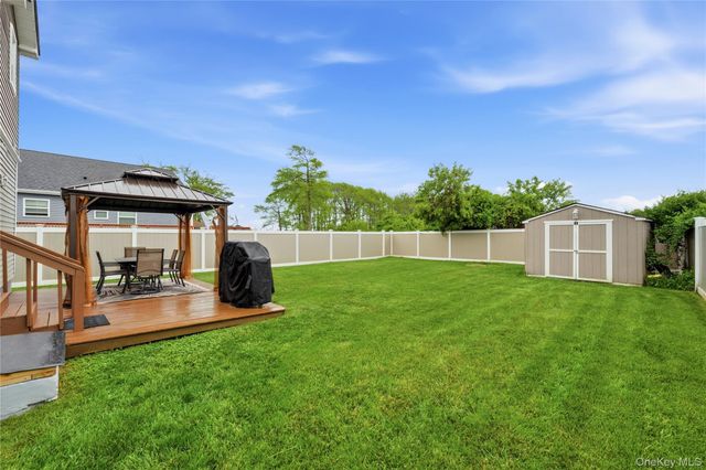 24 Peters Drive, Shirley, NY 11967