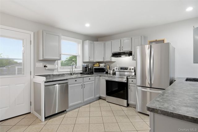 24 Peters Drive, Shirley, NY 11967