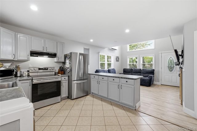 24 Peters Drive, Shirley, NY 11967