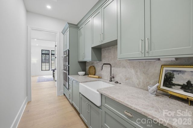 519 Meadowbrook Road, Charlotte, NC 28211