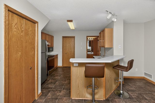 1035 68th Street 7, West Des Moines, IA 50266