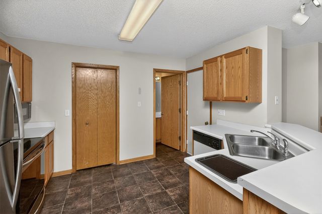 1035 68th Street 7, West Des Moines, IA 50266