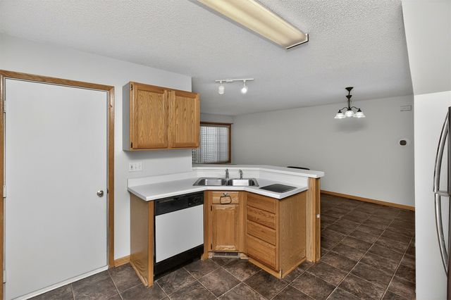 1035 68th Street 7, West Des Moines, IA 50266