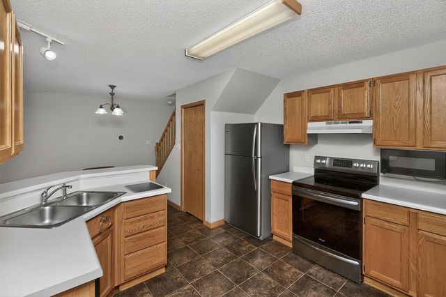 1035 68th Street 7, West Des Moines, IA 50266