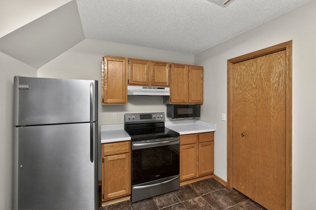 1035 68th Street 7, West Des Moines, IA 50266