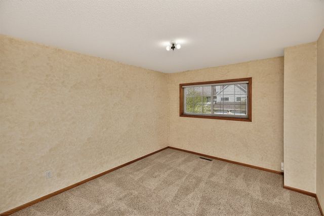 1035 68th Street 7, West Des Moines, IA 50266