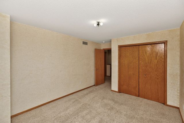 1035 68th Street 7, West Des Moines, IA 50266