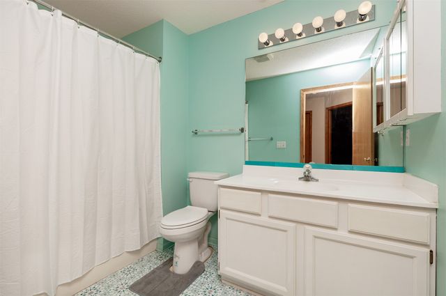 1035 68th Street 7, West Des Moines, IA 50266