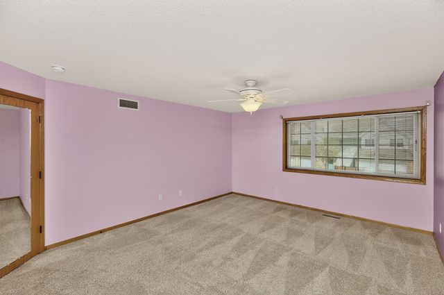 1035 68th Street 7, West Des Moines, IA 50266