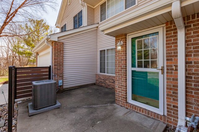 1035 68th Street 7, West Des Moines, IA 50266