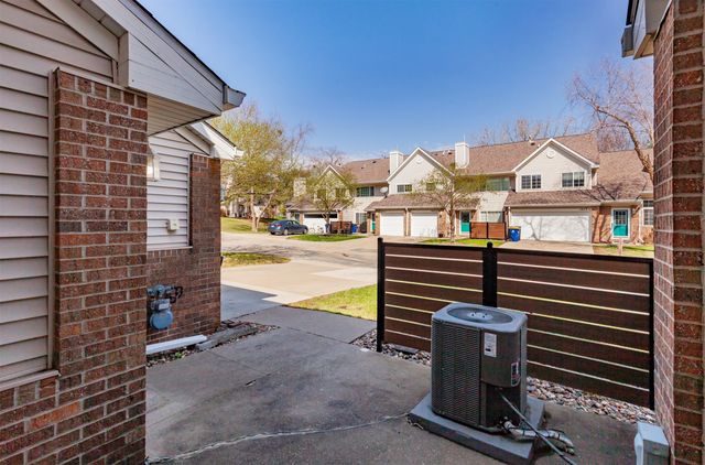 1035 68th Street 7, West Des Moines, IA 50266