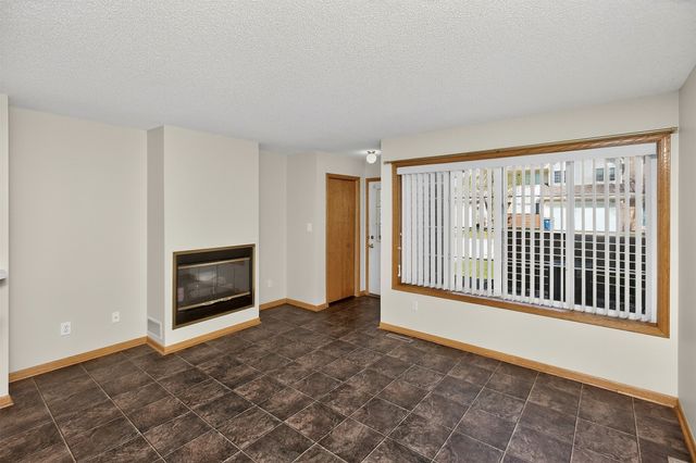 1035 68th Street 7, West Des Moines, IA 50266