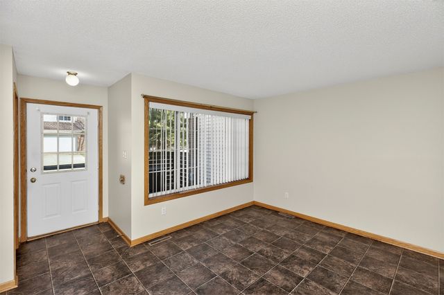 1035 68th Street 7, West Des Moines, IA 50266