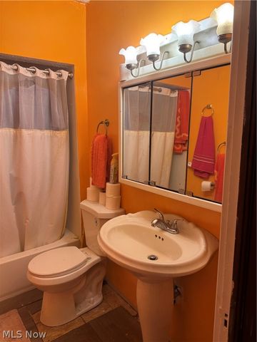 7405 Indiana Avenue, Cleveland, OH 44105