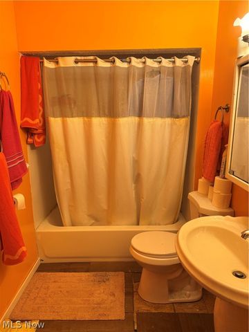 7405 Indiana Avenue, Cleveland, OH 44105