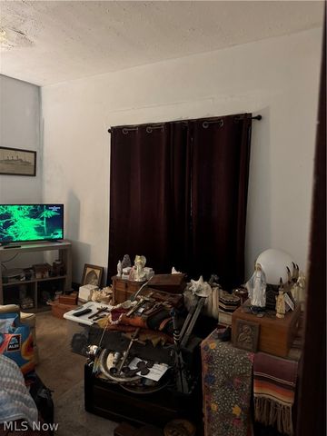 7405 Indiana Avenue, Cleveland, OH 44105