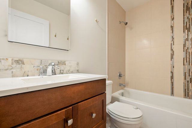 20148 S Greenfield Lane, Frankfort, IL 60423