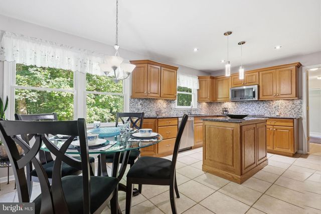 2130 STERNERS RD, Green Lane, PA 18054