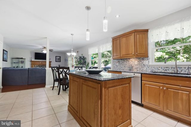 2130 STERNERS RD, Green Lane, PA 18054