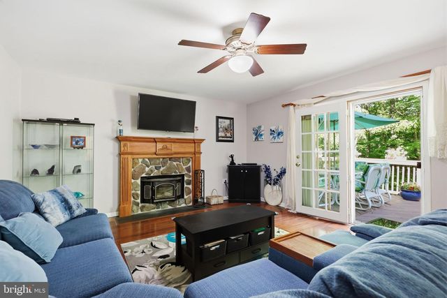 2130 STERNERS RD, Green Lane, PA 18054