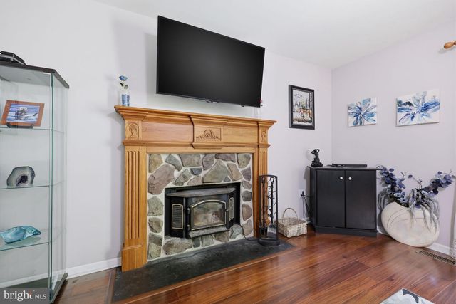2130 STERNERS RD, Green Lane, PA 18054