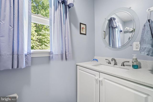 2130 STERNERS RD, Green Lane, PA 18054