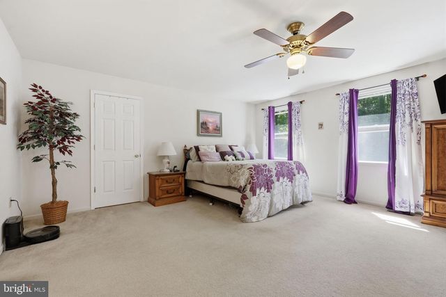 2130 STERNERS RD, Green Lane, PA 18054