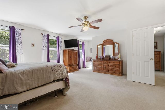 2130 STERNERS RD, Green Lane, PA 18054