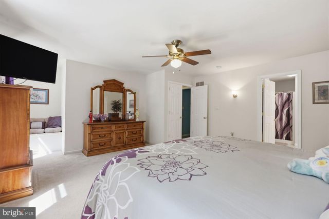 2130 STERNERS RD, Green Lane, PA 18054