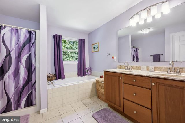 2130 STERNERS RD, Green Lane, PA 18054
