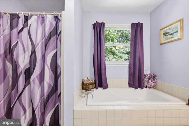 2130 STERNERS RD, Green Lane, PA 18054