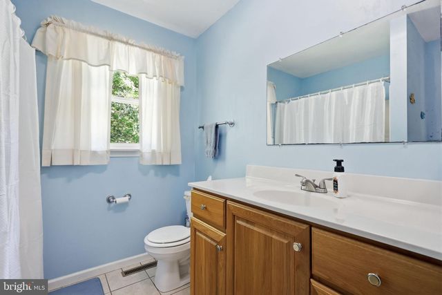 2130 STERNERS RD, Green Lane, PA 18054