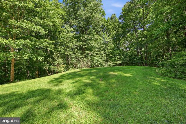 2130 STERNERS RD, Green Lane, PA 18054