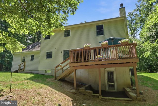 2130 STERNERS RD, Green Lane, PA 18054