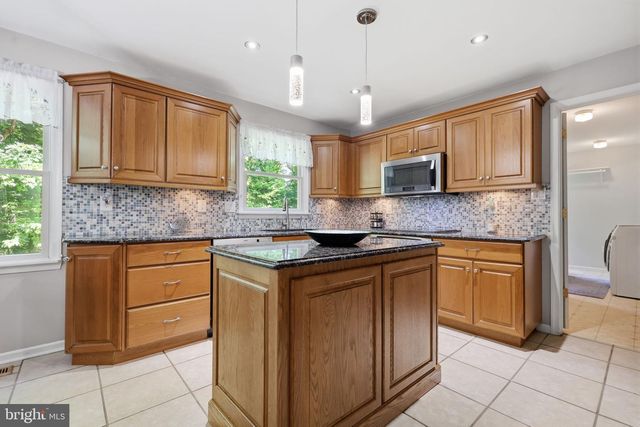 2130 STERNERS RD, Green Lane, PA 18054