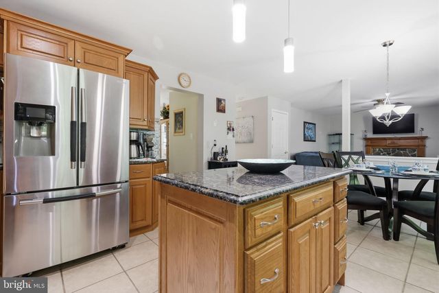 2130 STERNERS RD, Green Lane, PA 18054