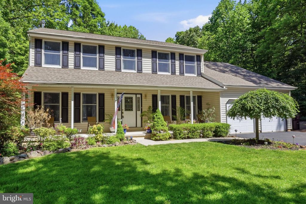2130 STERNERS RD, Green Lane, PA 18054