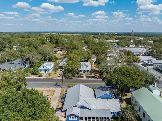 206 N Rusk, Fayetteville, TX 78940