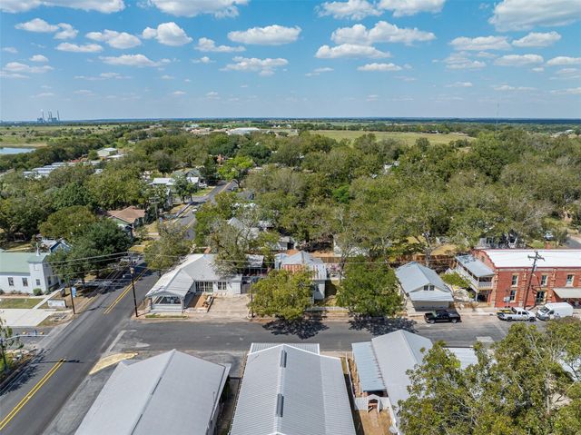 206 N Rusk, Fayetteville, TX 78940