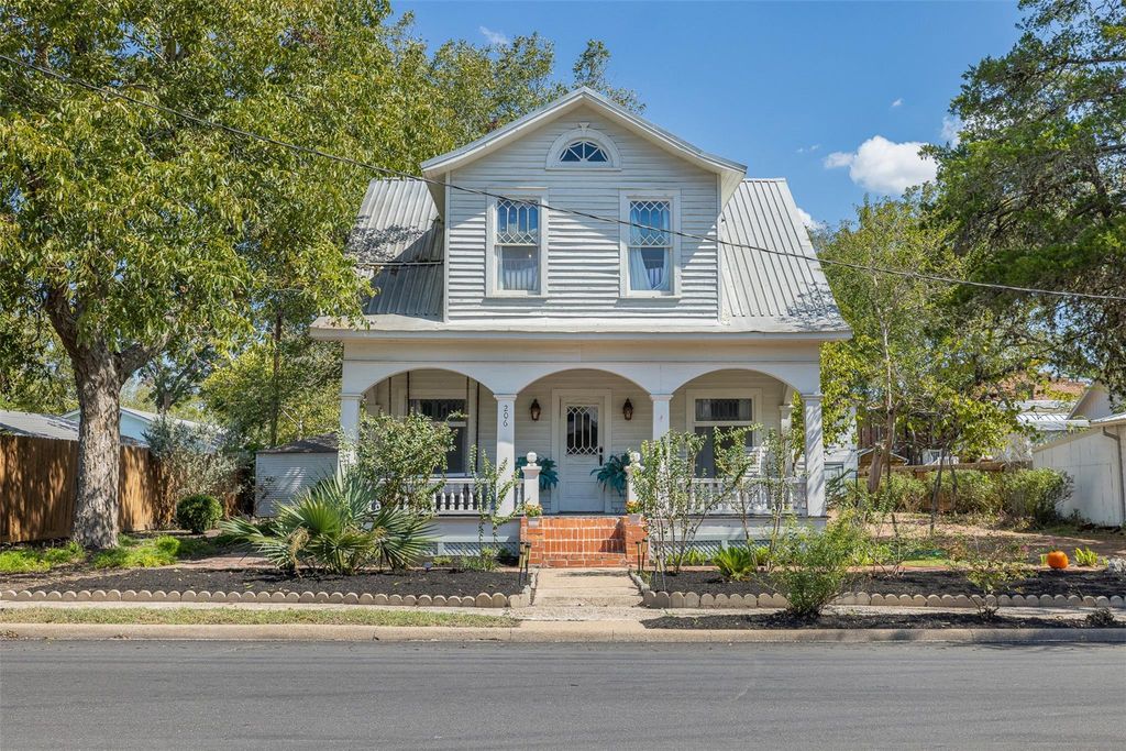 206 N Rusk, Fayetteville, TX 78940