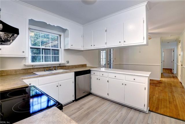 3 Bonnie LN, Newport News, VA 23606