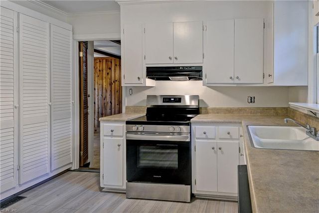 3 Bonnie LN, Newport News, VA 23606
