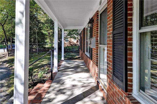 3 Bonnie LN, Newport News, VA 23606