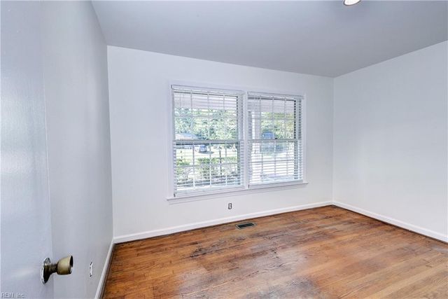 3 Bonnie LN, Newport News, VA 23606
