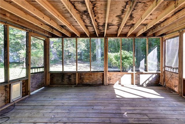 3 Bonnie LN, Newport News, VA 23606