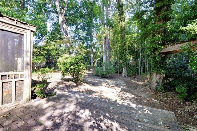 3 Bonnie LN, Newport News, VA 23606