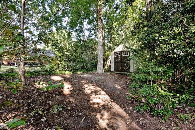 3 Bonnie LN, Newport News, VA 23606